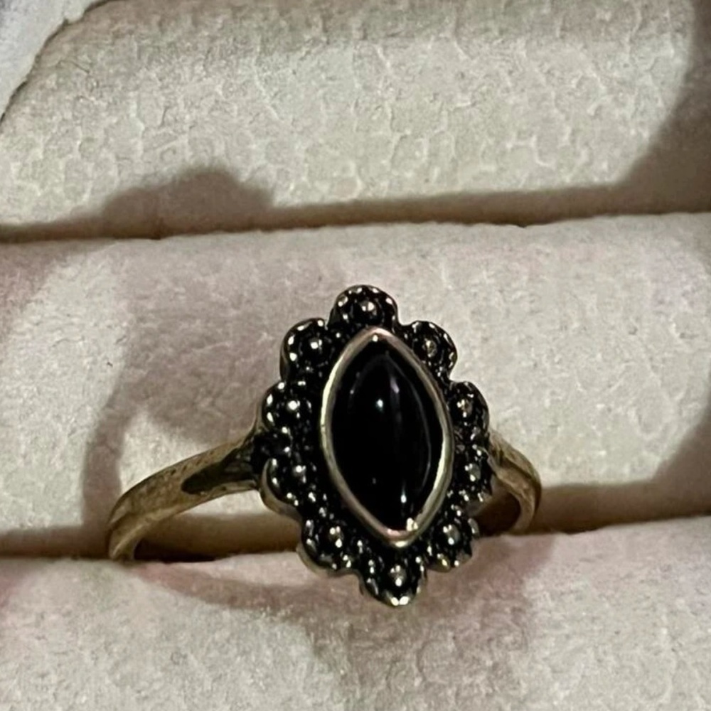 Vintage Woman’s Antique Gold Black Onyx Oval Natural Stone Floral Victorian Ring - Picture 8 of 13